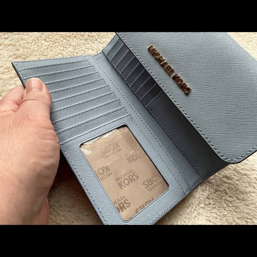 HOLD ~ HP ๐ Michael Kors Tri-Fold Wallet - Picture 4 of 7